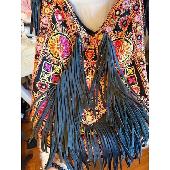 👜 Vintage Antik Batik Embroidered Tassel Hobo Bag MSRP $275 - Picture 2 of 4